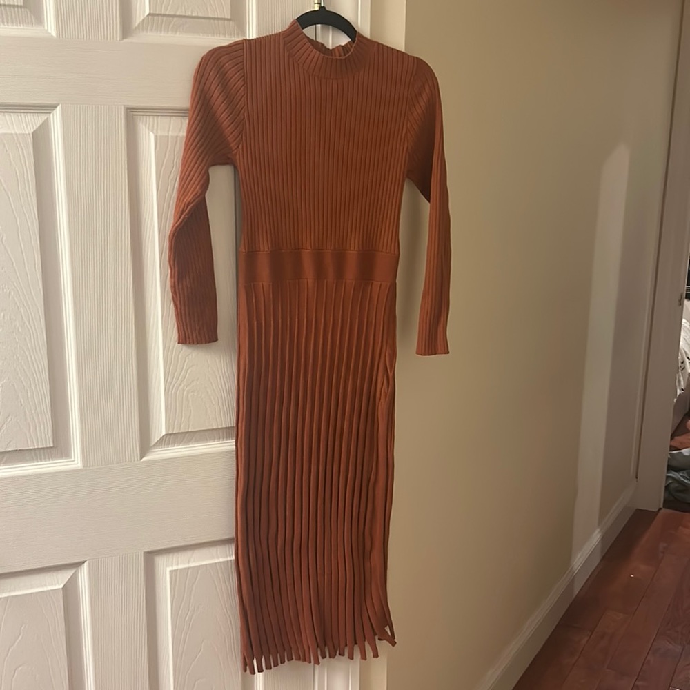 Accordion Pleat Long Sleeve Midi Dress in Rust Orange